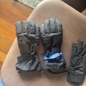 Dakine Titan Men's Gore-Tex 
Black Ski Gloves with liners